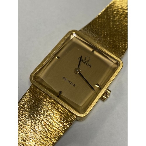 46 - A vintage Omega De Ville 18ct gold cased wristwatch, the signed dial to flexible bracelet strap -