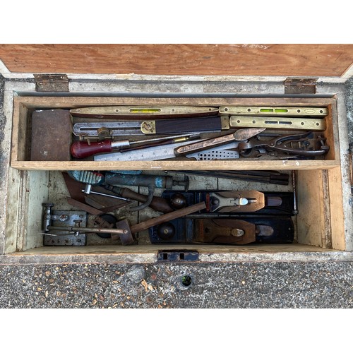 444 - A stained pine tool chest and a quantity of tools -