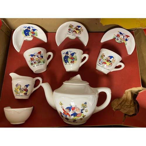 134 - A vintage Noddy teaset, boxed, and another dolls teaset -