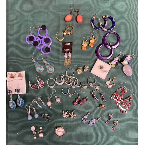 5 - A quantity of costume jewellery, including amber, vintage beads etc -