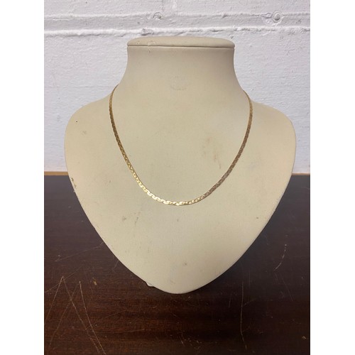 53 - A 9ct gold flattened link necklace (a/f) -