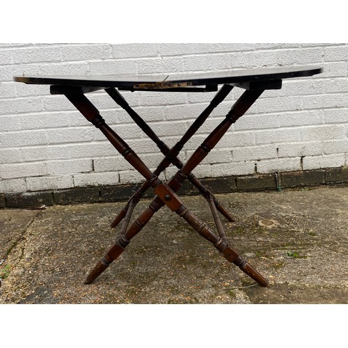 267 - A late Victorian coaching table, labelled for Thornton Herne, Pont St -