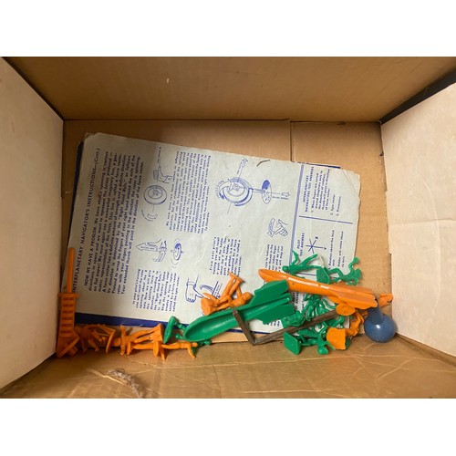 185 - Toys: a Marx Mystery Space Ship, boxed a/f -