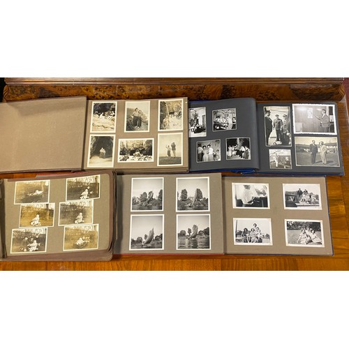 196 - A quantity of vintage photograph albums -