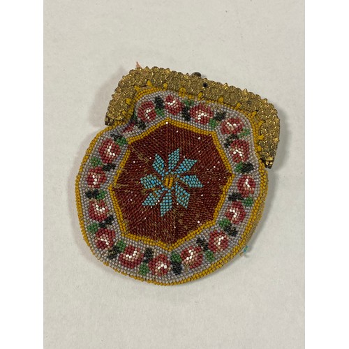 134 - A beadwork purse with gilt metal clasp -