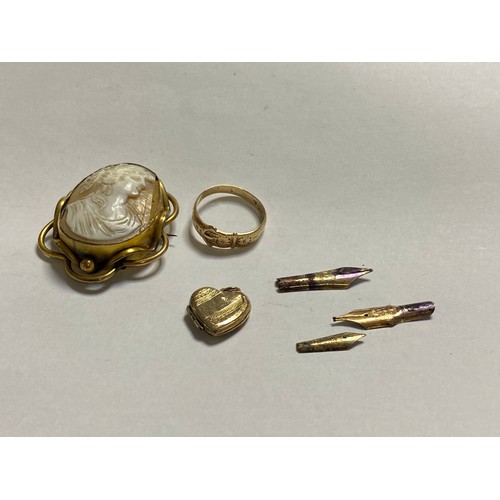 30 - A 9ct gold buckle ring and a 9ct back and front locket, a cameo brooch and three pen nibs -