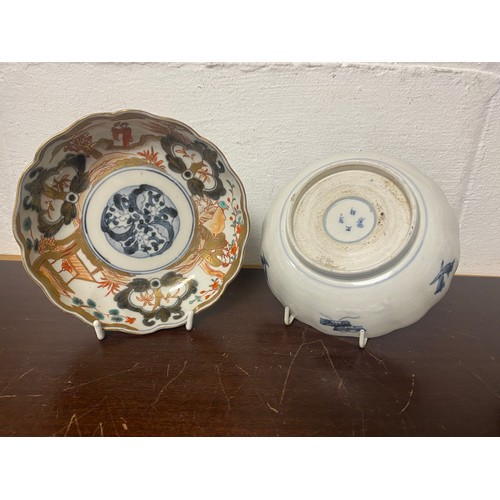 176 - A small quantity of mostly Chinese porcelain, to include a pair of blue and white tea bowls, a pair ... 