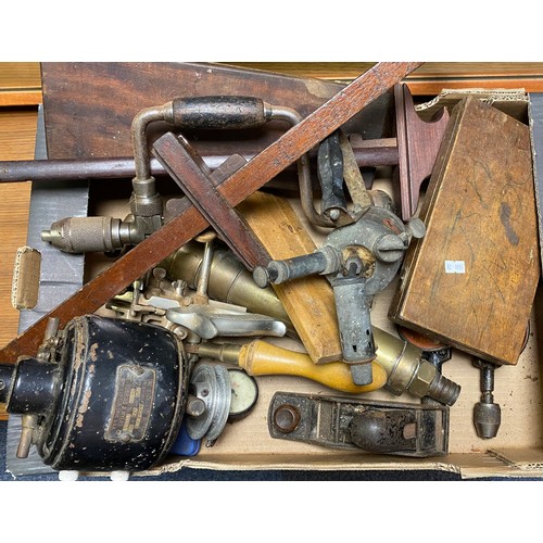 475 - A quantity of woodworking and engineering tools -