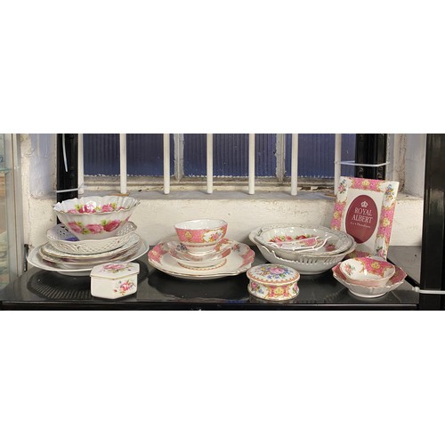 121 - A quantity of Royal Albert and other china, to include Lady Carlyle teawares, Coalport and Royal Wor... 