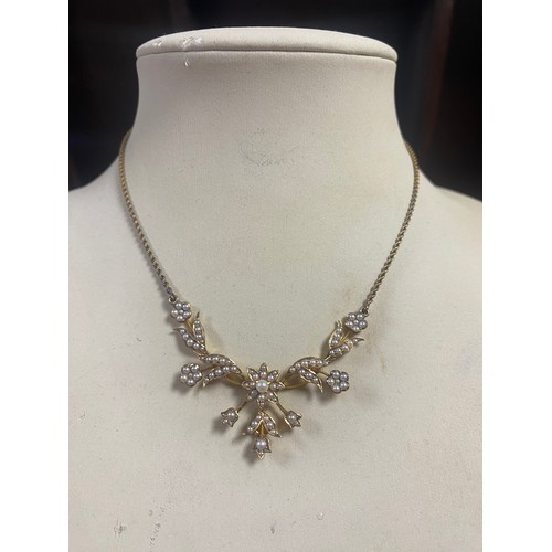 32 - A late Victorian/Edwardian 15ct gold seed pearl set necklace, set with articulated flowerheads and l... 