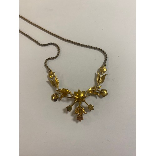 32 - A late Victorian/Edwardian 15ct gold seed pearl set necklace, set with articulated flowerheads and l... 