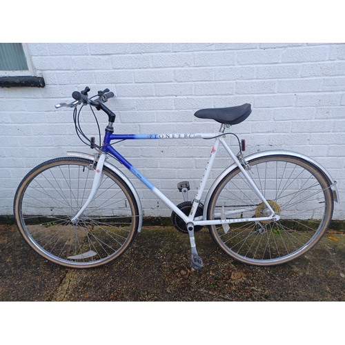 410 - A gent's Raleigh Poineer Classic bicycle -