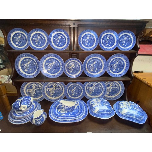 137 - A Wedgwood Willow pattern part tea and dinner service -