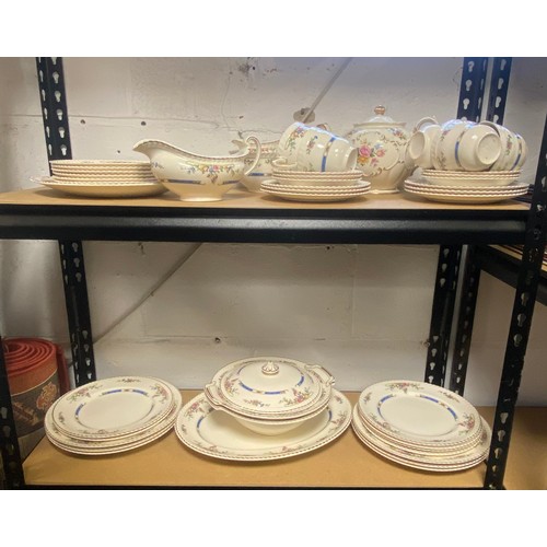 139 - A Johnson Bros 'Old English' pattern part tea and dinner service -