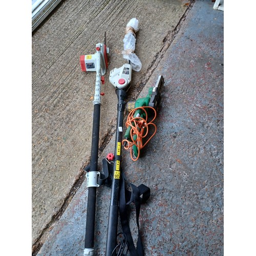 423 - An Eckman telescopic chainsaw and a similar pole hedge trimmer, together with a Black & Decker chopp... 