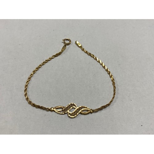 6 - A 14ct gold bracelet -