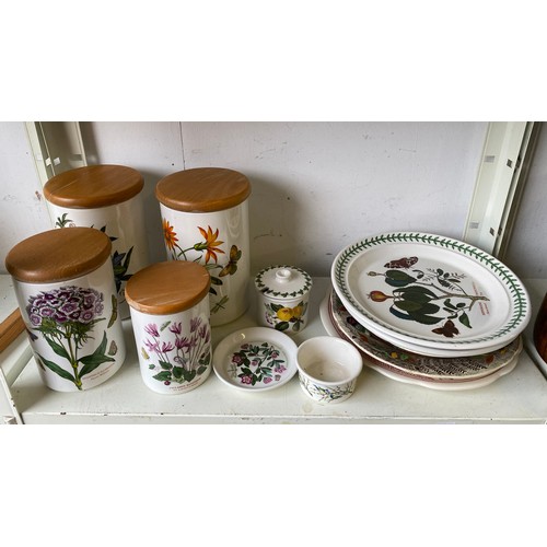 171 - A group of Portmeirion 'Botanical Garden' storage jars, plates and other china -