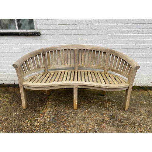 464 - A cedar garden bench -