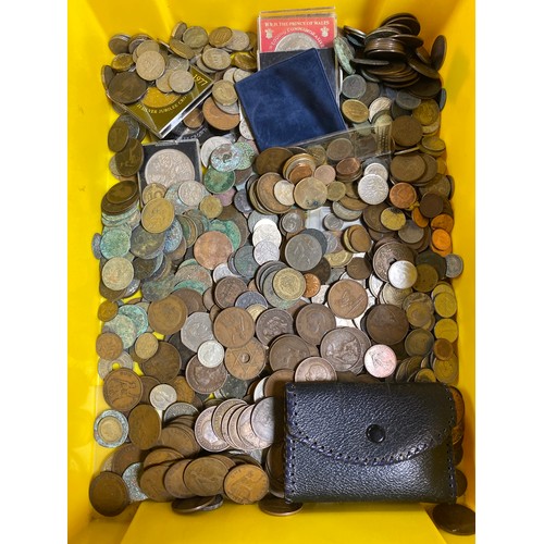 290 - Coins: a quantity of GB & World coinage -