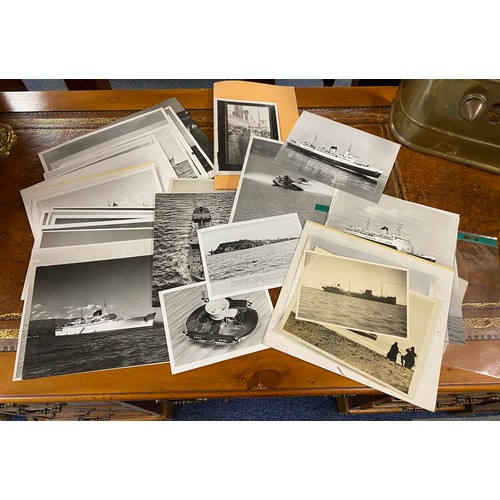 164 - Of maritime interest: approximately 160 maritime shipping photographs, including ocean liners, freig... 