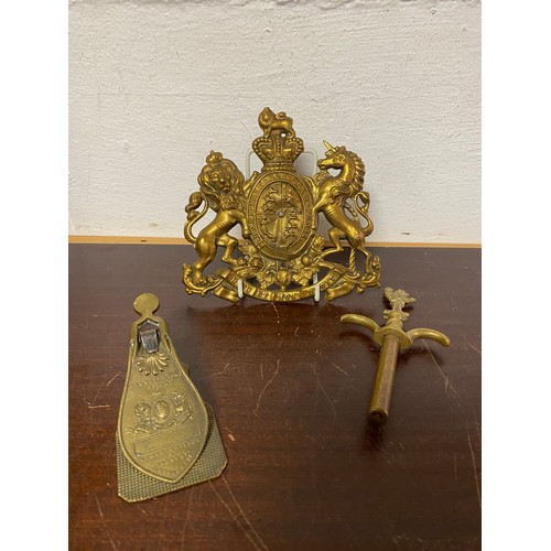 167 - A 19th century Merry Phipson & Parker's brass desk clip, together with a Trusty Servant corkscrew an... 