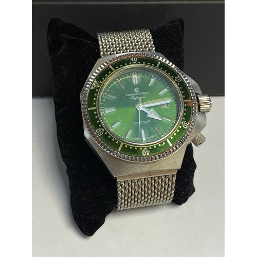 13 - A gent's Constantin Weisz divers watch, with green bezel and dial, to steel case and strap -