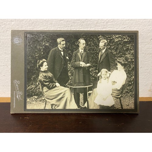 183 - Of Titanic interest: a Barr Bros Studio cabinet card, the family photograhed of Rev Harper, together... 