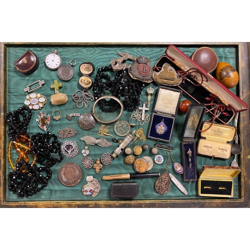 26 - A quantity of Victorian and later jewellery and costume jewellery, including faceted beads, silver m... 