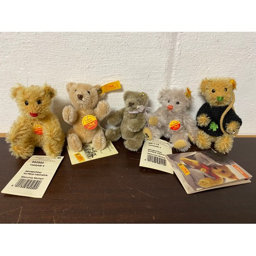 201 - Toys: a group of five miniature Steiff bears -