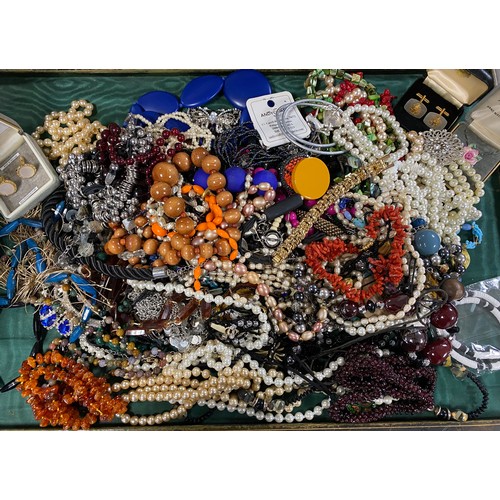 35 - A quantity of costume jewellery -