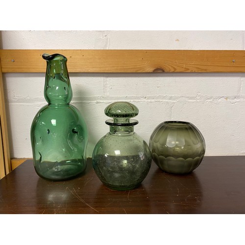 117 - A mid century glass vase, a controlled bubble bottle and stopper and a green glass jug (3) -