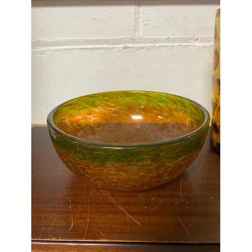 120 - A Monart style glass bowl, with orange, green and gold flecked body, together with an amber glass va... 