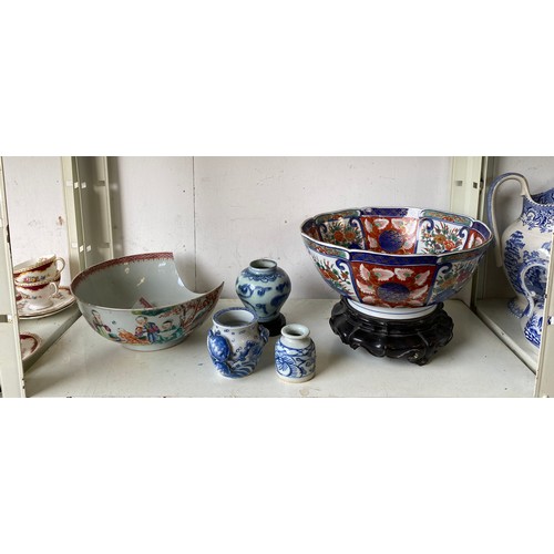 86 - An Imari decorated bowl on stand, together with a famille enamelled bowl (a/f) and three blue and wh... 