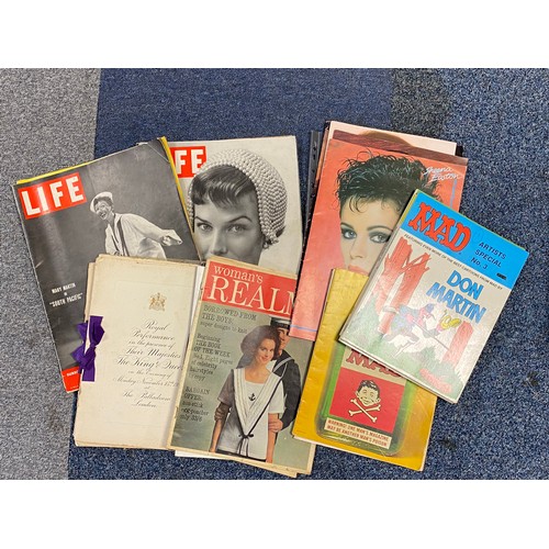 186 - Ephemera: a quantity of 1930's Life magazines etc -