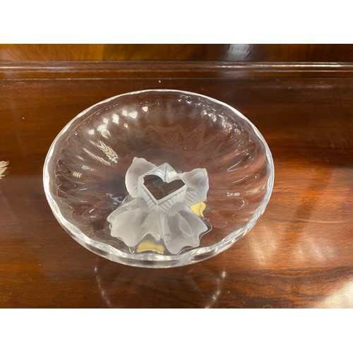 94 - Lalique: a frosted and clear glass 'Nogent' dish, with four songbirds to base, signed -