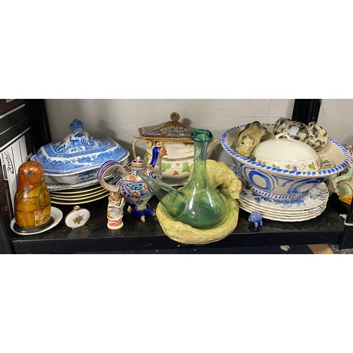 115A - A quantity of china, including parrot wall plaque -