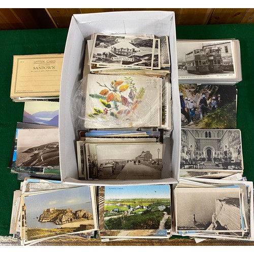 302 - Postcards: a quantity of loose postcards, unsorted, general interest -