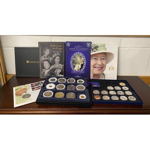 99 - A quantity of GB commemorative and proof coins, including QEII Coronation year set -