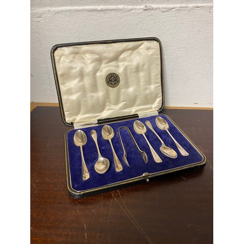 45 - A set of silver sugar tongs and teaspoons, Sheffield 1919 -