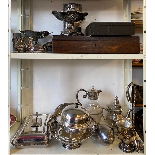 48 - A quantity of silver platedware, to include flatware, pierced dishes, bottle coaster etc -