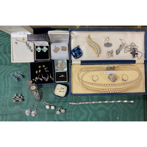 21 - A quantity of silver jewellery items, including silver and marcasite wristwatch and a pair of 9ct go... 