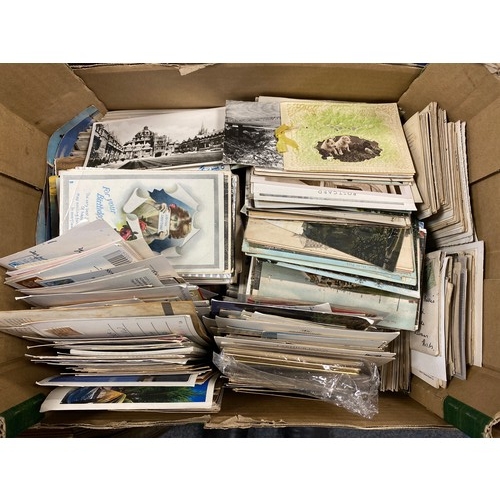 216 - Postcards: a quantity of loose, topographical, greetings etc -