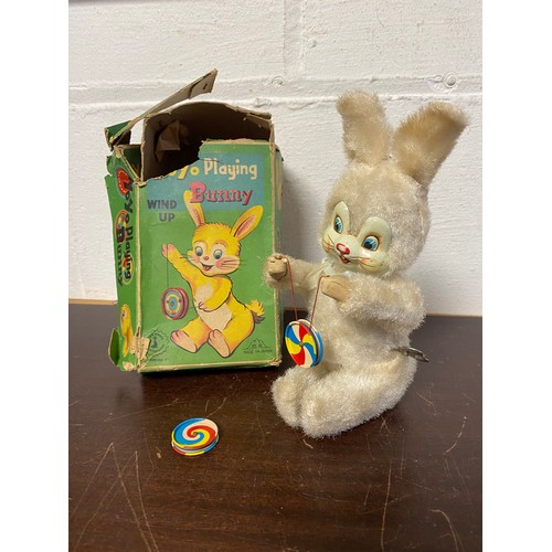 245 - Toys: a Japanese keywind clockwork Yo-Yo Playing Wind-Up Bunny (box a/f) -