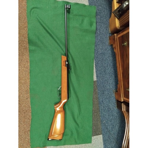 439 - A Sig Hammerli model 401 .22 side lever air rifle -