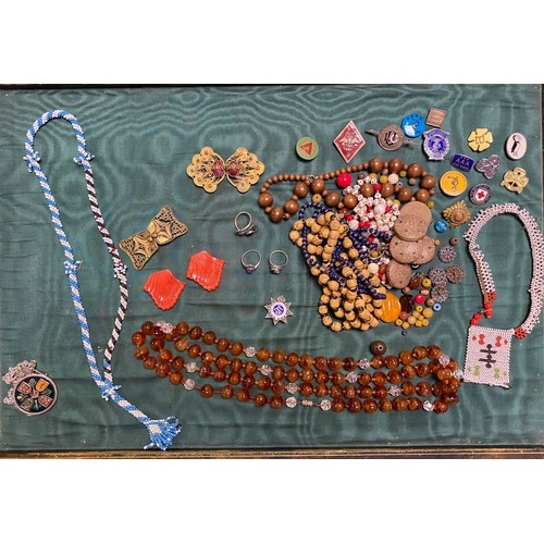 44 - A small quantity of jewellery, including silver rings, beadwork necklace, badges etc -