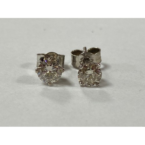 55 - A pair of diamond earstuds, set in white gold mounts -