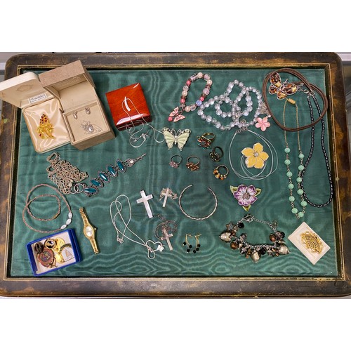 77 - A quantity of silver and costume jewellery, including Kit Heath silver necklace and earring suite, e... 