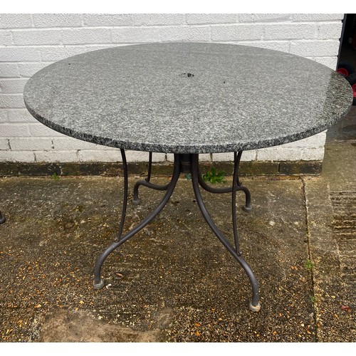 487 - A garden table with circular marble top -