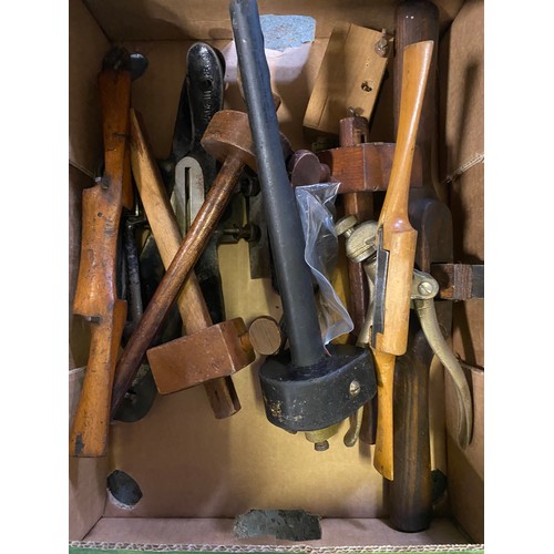 495 - A quantity of tools -