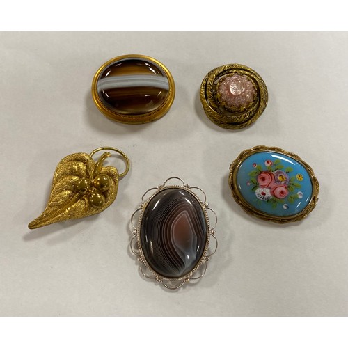 12 - A group of five brooches, to include banded agate example -